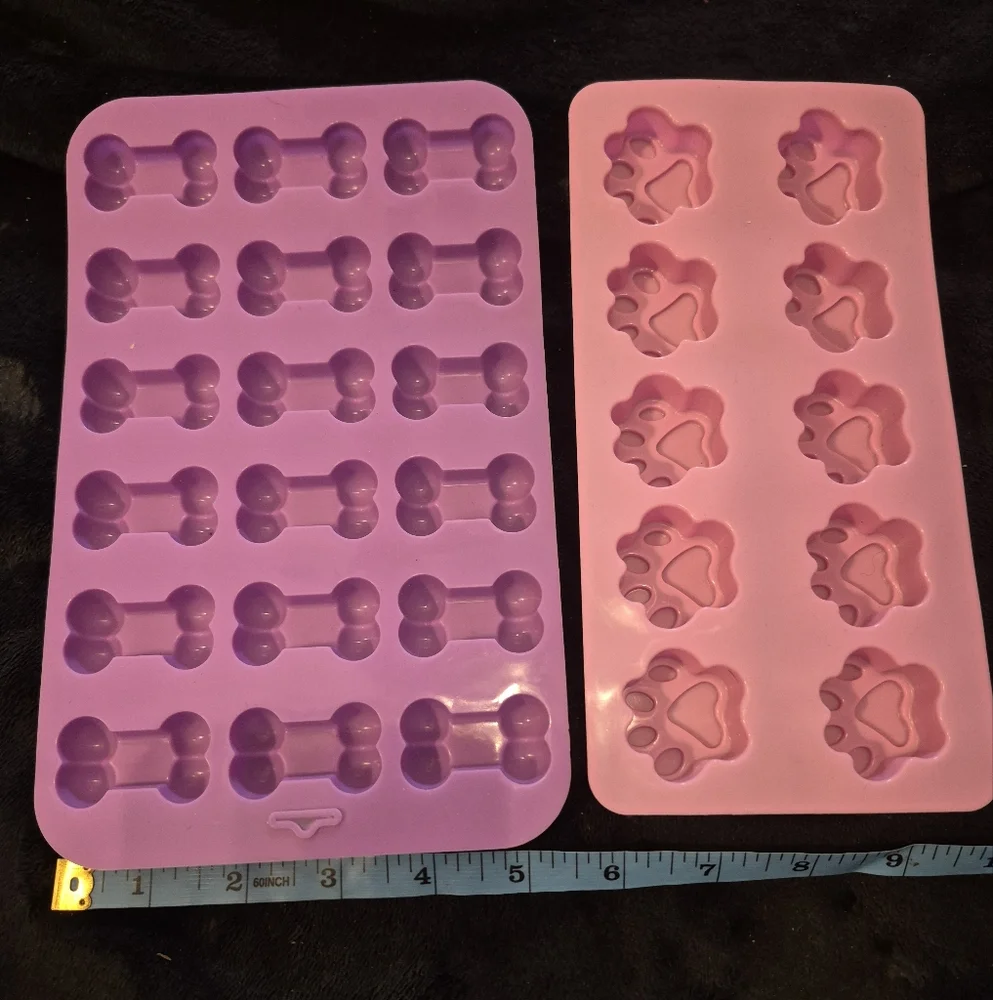 Silicone Baking Molds in Purple and Pink